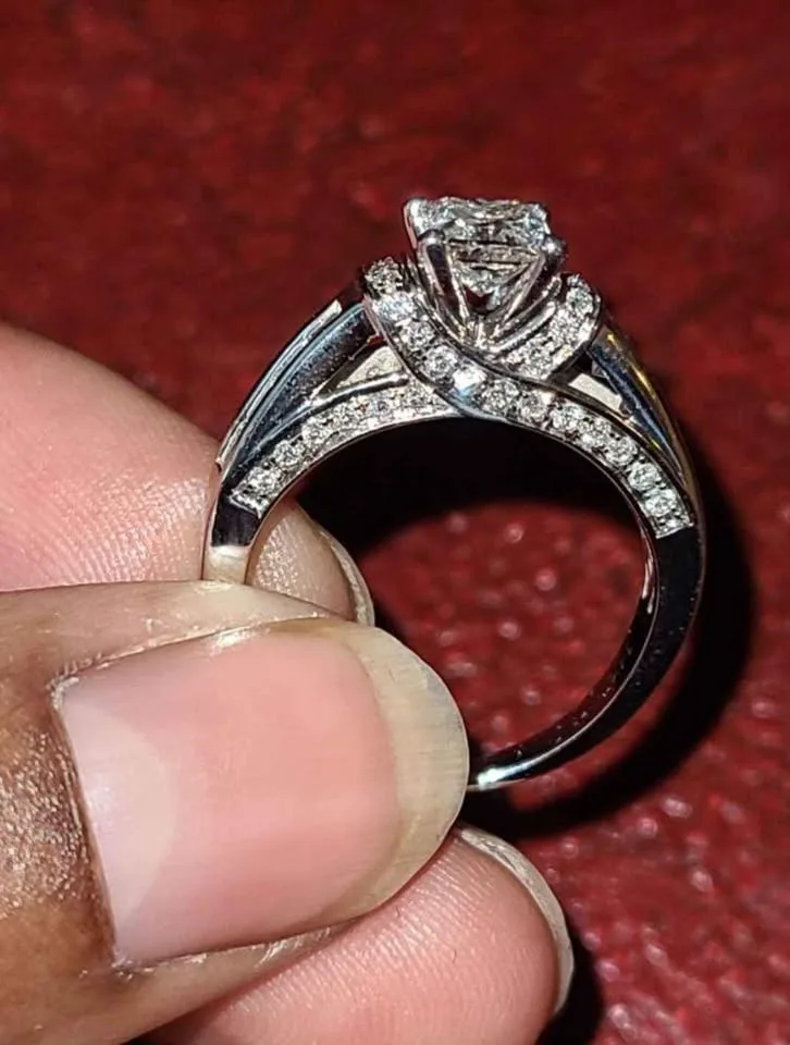 Wedding band and Engagement ring set image indicator(2)