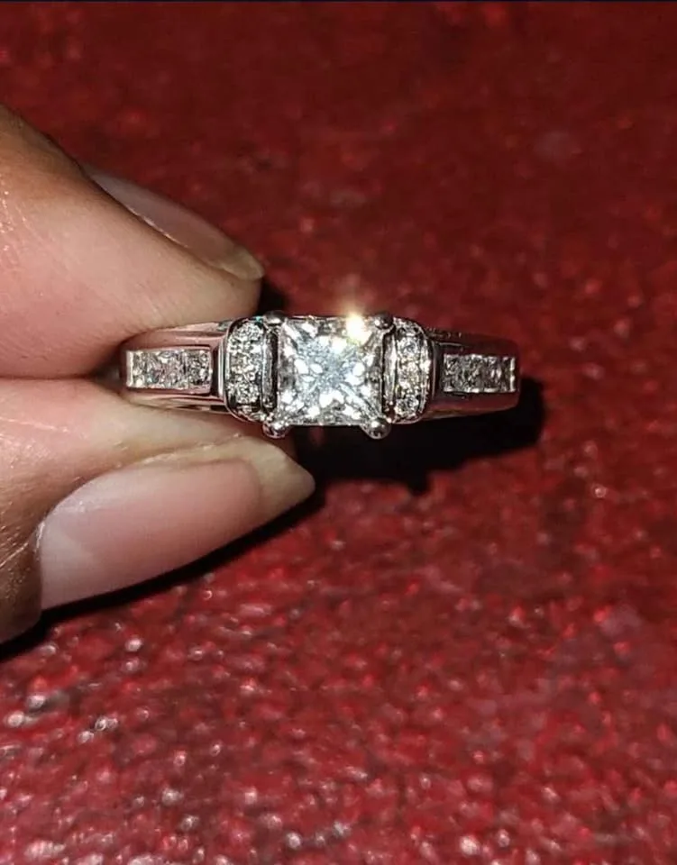 Wedding band and Engagement ring set image indicator(4)