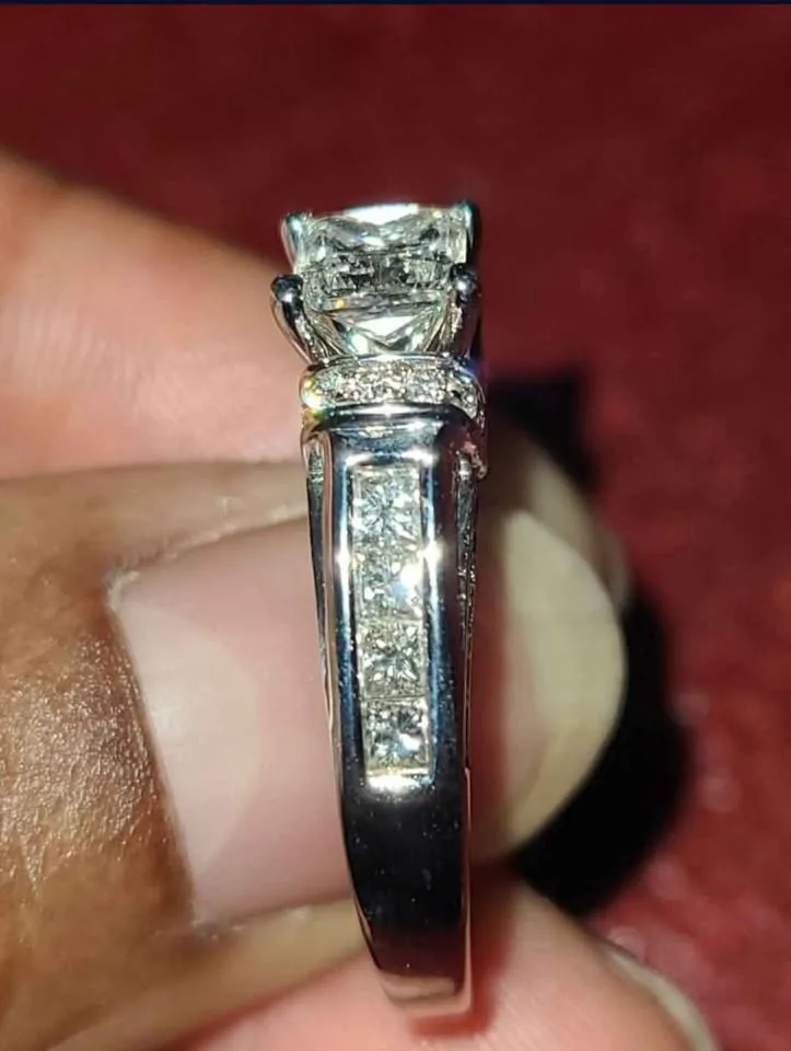 Wedding band and Engagement ring set image indicator(5)