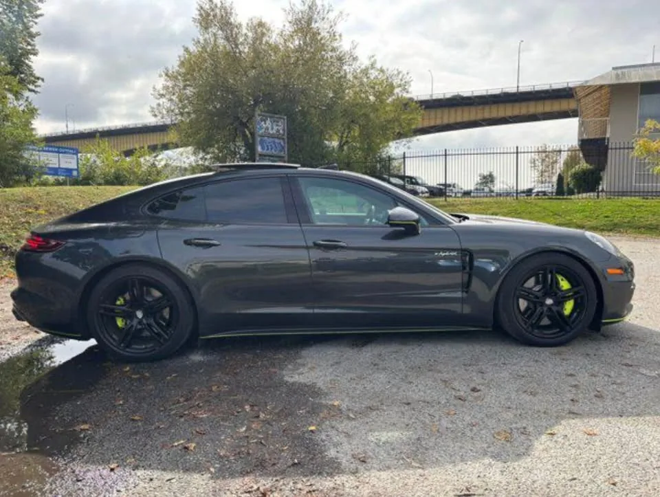 2020 Porsche Panamera E-Hybrid 4 10 Years Edition image indicator(5)