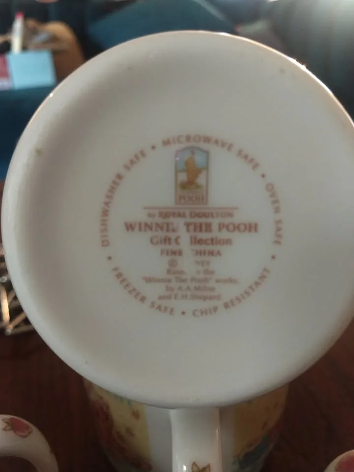 4 Classic Winnie the Pooh Mugs image indicator(2)
