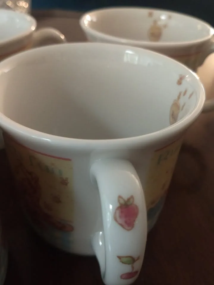 4 Classic Winnie the Pooh Mugs image indicator(3)
