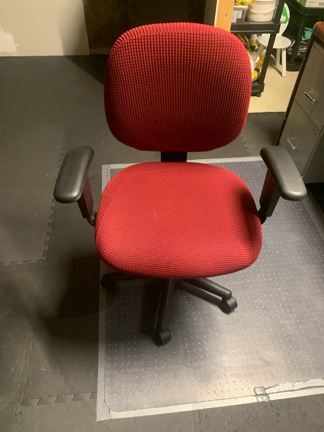 Office chair (like brand new)