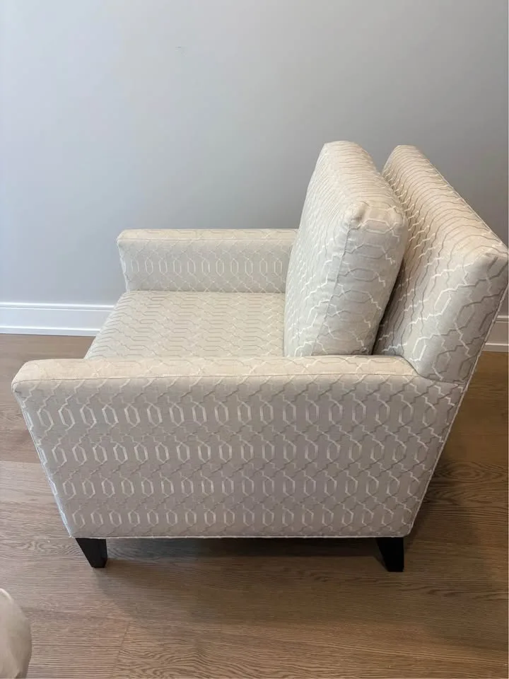 Linen Armchair image indicator(2)