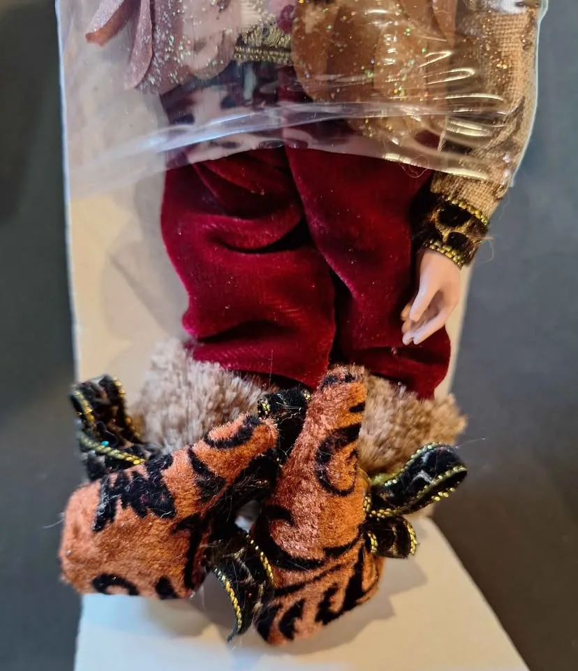 Mark Roberts FAIRY Holly & Pine Fairy Sm Christmas Holiday image indicator(4)