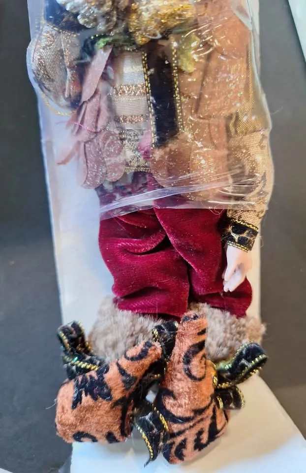 Mark Roberts FAIRY Holly & Pine Fairy Sm Christmas Holiday image indicator(9)