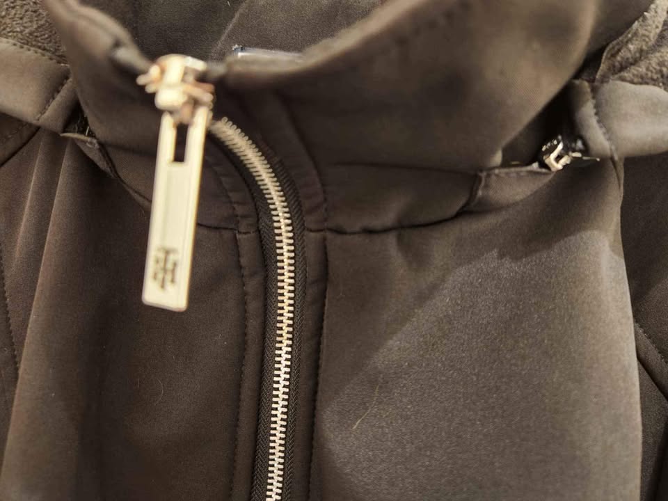 Excellent condition black Tommy Hilfiger coat XL - photo 2