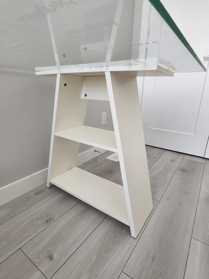 Glass Top Desk image indicator(3)