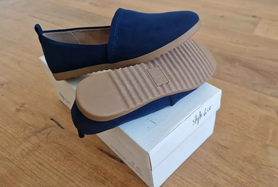 Navy slip on shoes 6.5 image indicator(2)