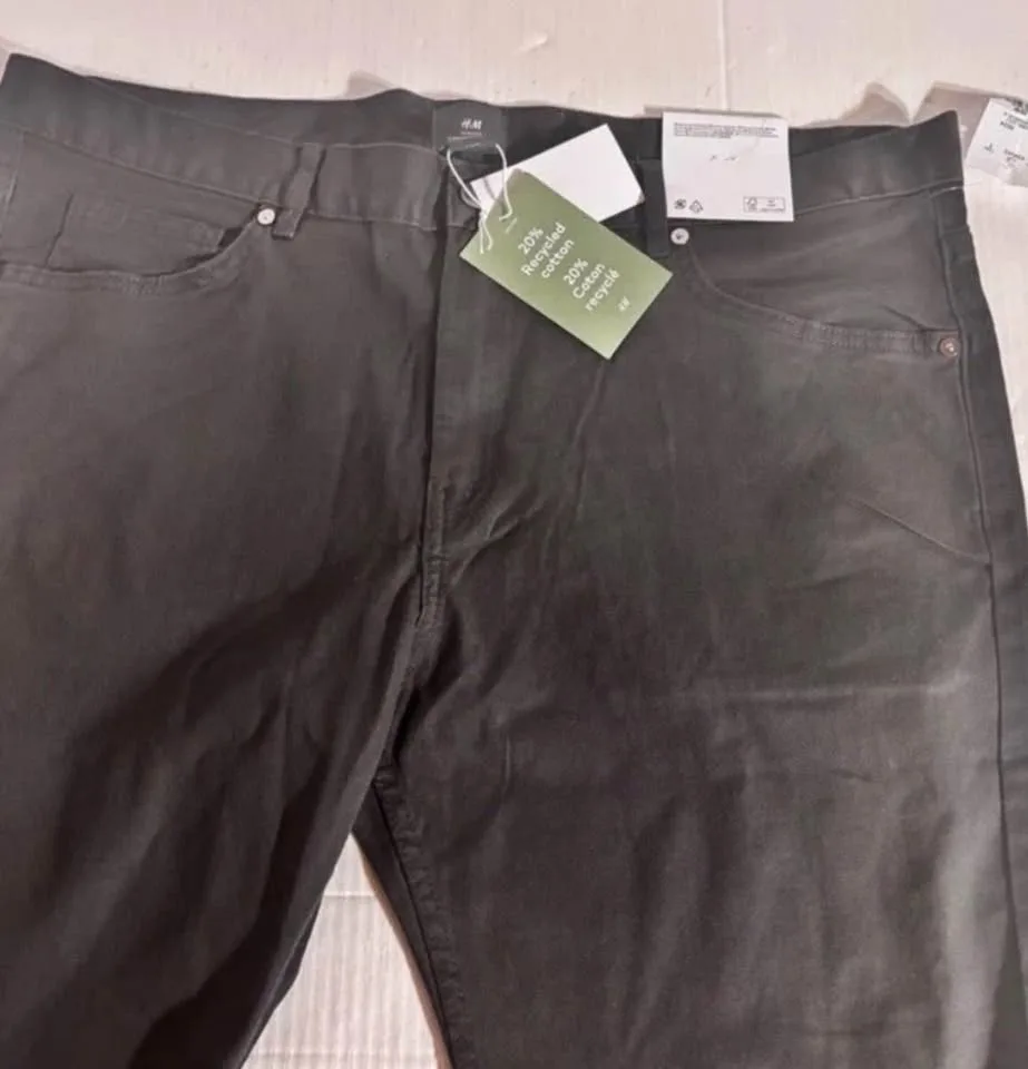H&M Dark Olive Colour Pants Men W38 L32 slim fit image indicator(7)