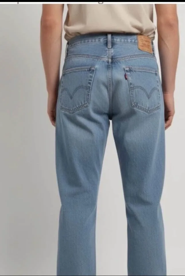 Levi's Relaxed Fit Light Blue Men's Jeans size W33 L30 image indicator(2)