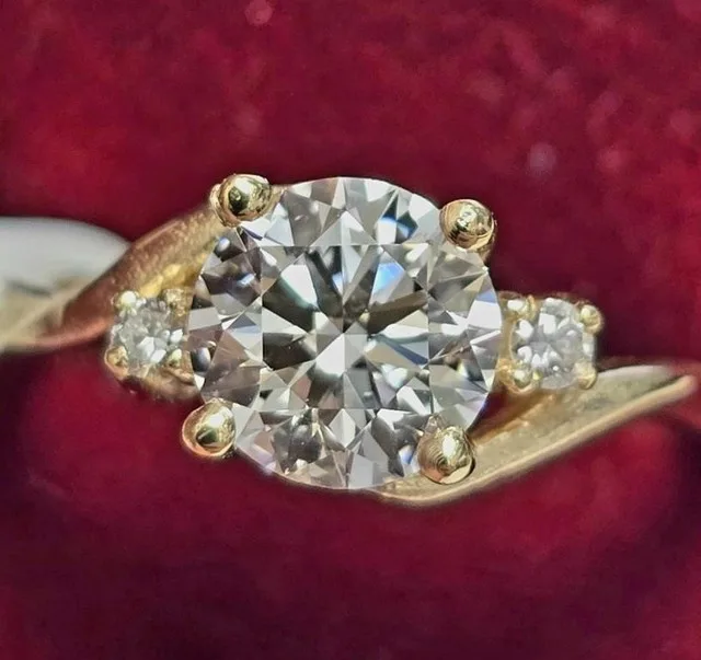 $5500 10K Gold Diamond Ring New with Papers image indicator(2)