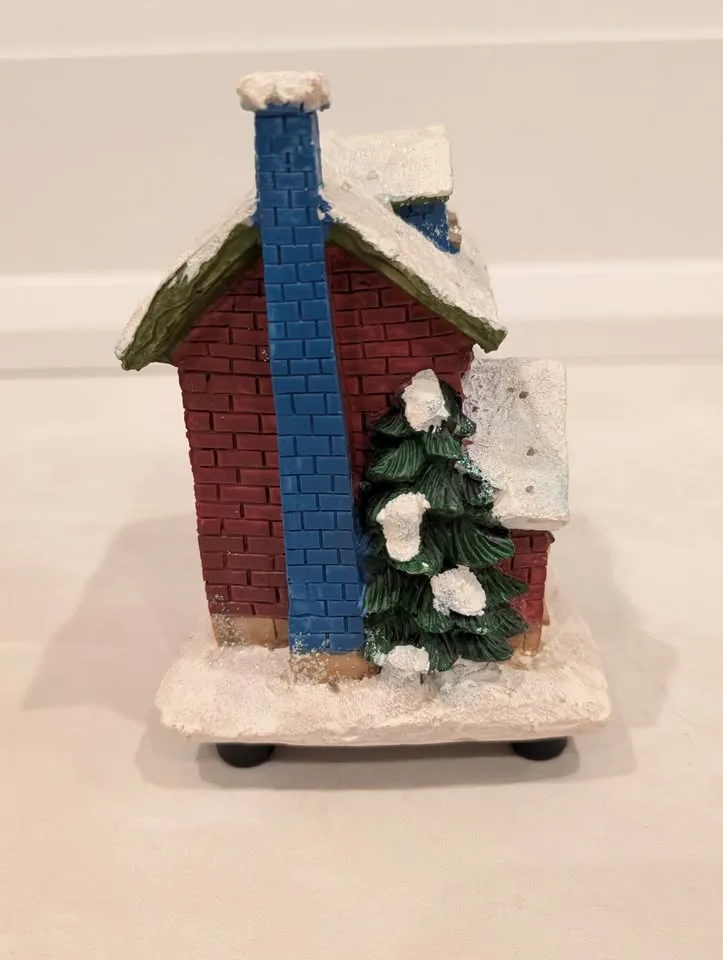Bouclair Christmas Village Bakery Battery Powered- works image indicator(3)