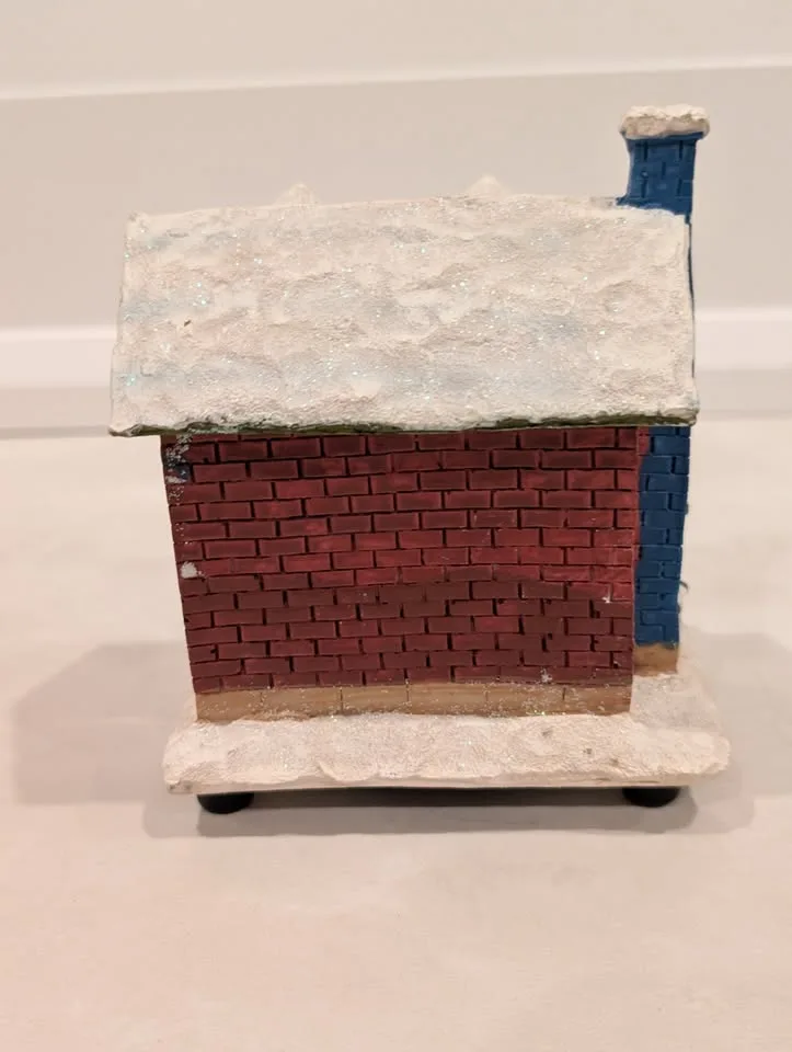 Bouclair Christmas Village Bakery Battery Powered- works image indicator(4)