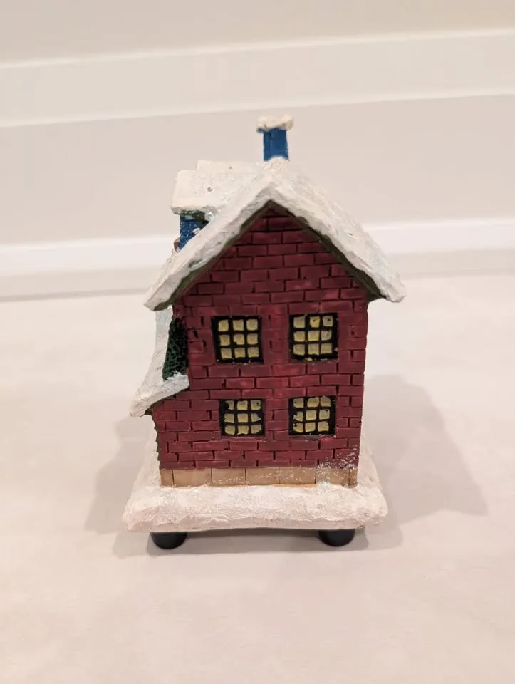 Bouclair Christmas Village Bakery Battery Powered- works image indicator(7)