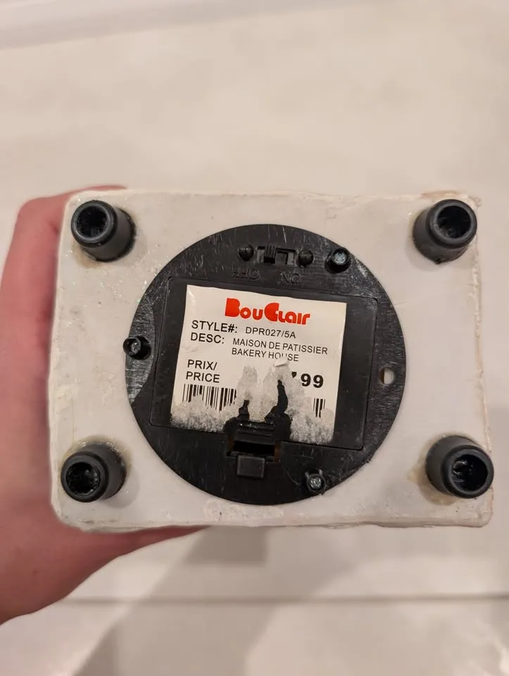 Bouclair Christmas Village Bakery Battery Powered- works image indicator(8)