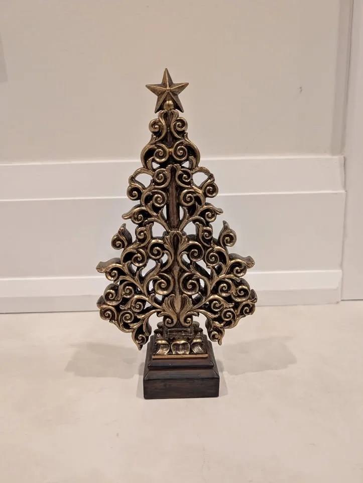 Gold Ornate Christmas Tree thumbnail