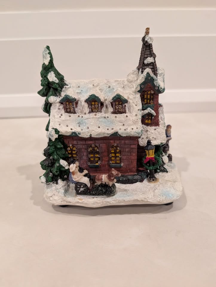 Bouclair Christmas Village Church Battery Powered- works - photo 2