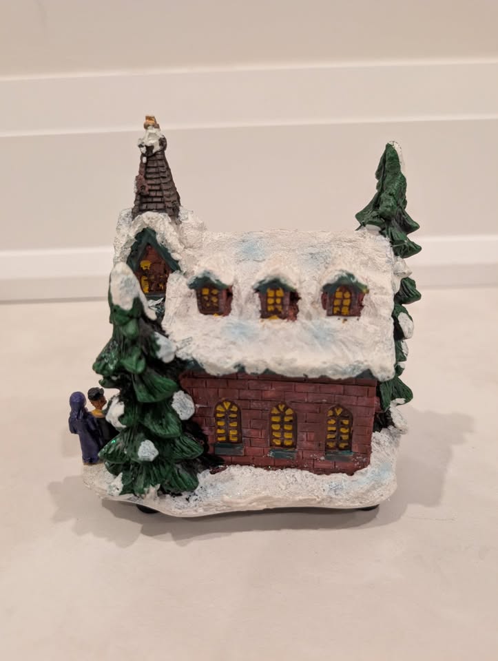 Bouclair Christmas Village Church Battery Powered- works - photo 4