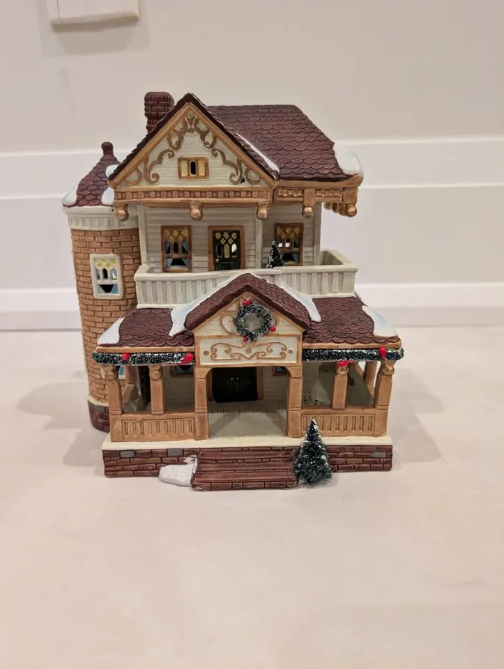 Fortune Island Christmas Village House thumbnail