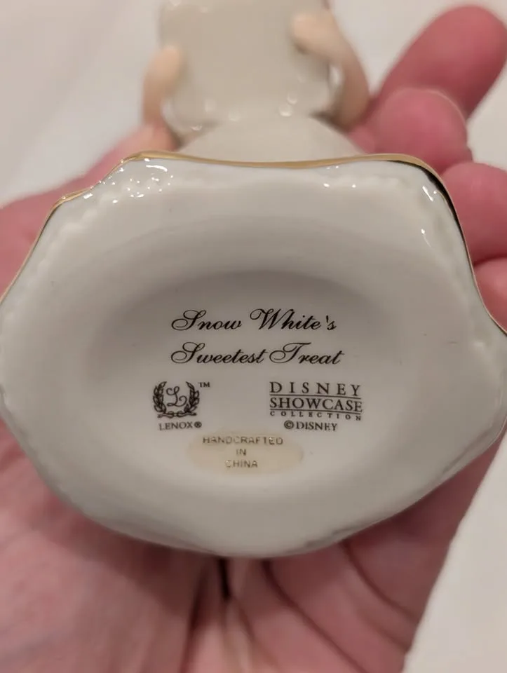 Lenox Snow White's Sweetest Treat Christmas Ornament image indicator(9)