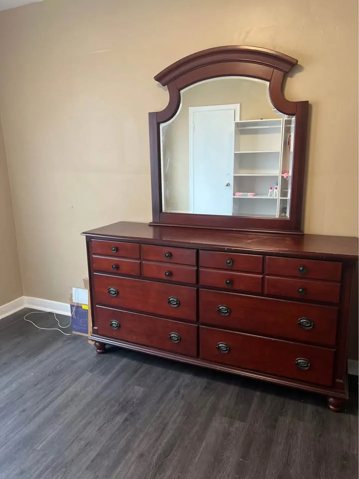 Solid wood dresser with mirror image indicator(2)