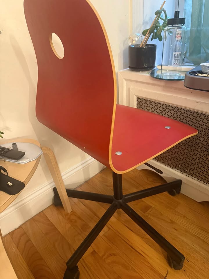 Red Swivle Wooden Chair - photo 3