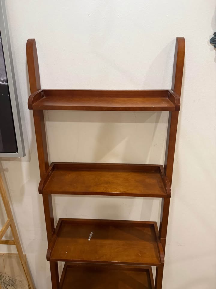 Bookshelf - photo 2