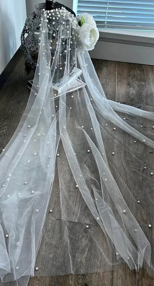 Cascade Pearl Soft White Fingertip Veil thumbnail