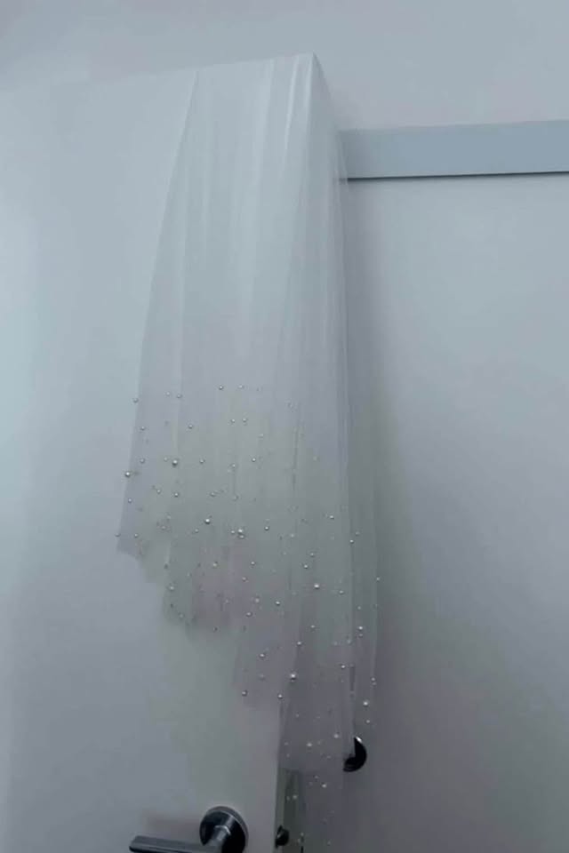 Pearl Blusher Veil Soft white fingertip - photo 5