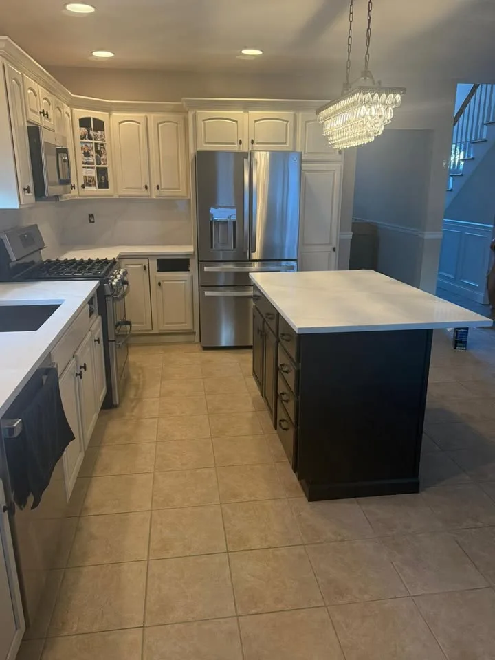 White/Calacatta Quartz Countertops image indicator(3)