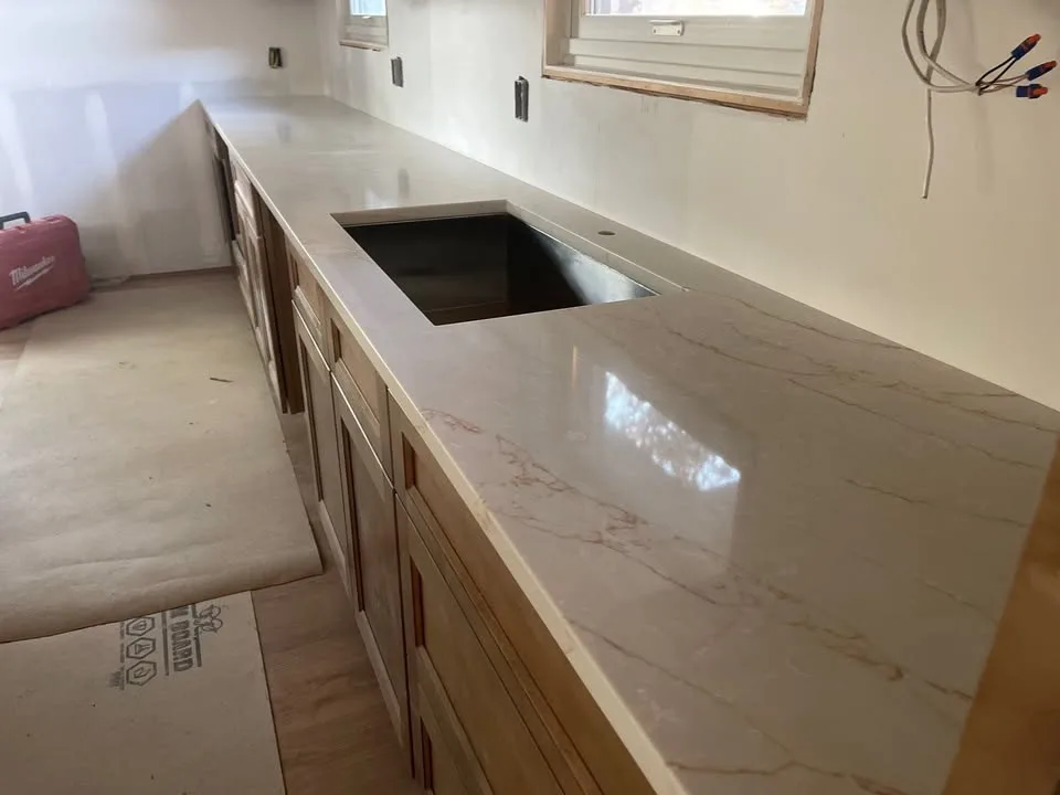 Quartz Countertops White/Calacatta image indicator(3)