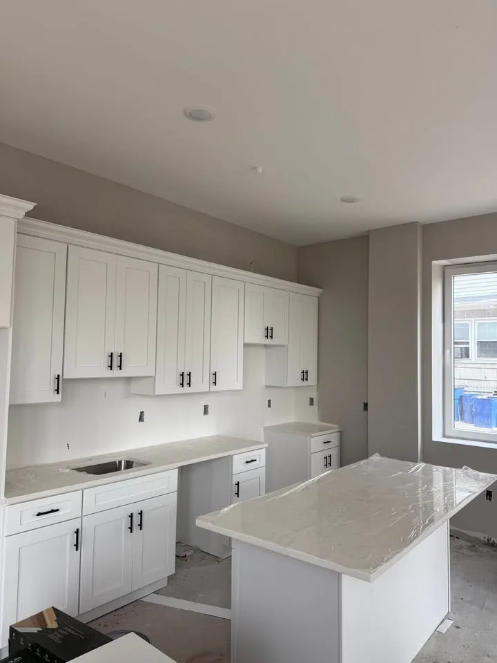 Quartz White/Calacatta Countertops image indicator(2)