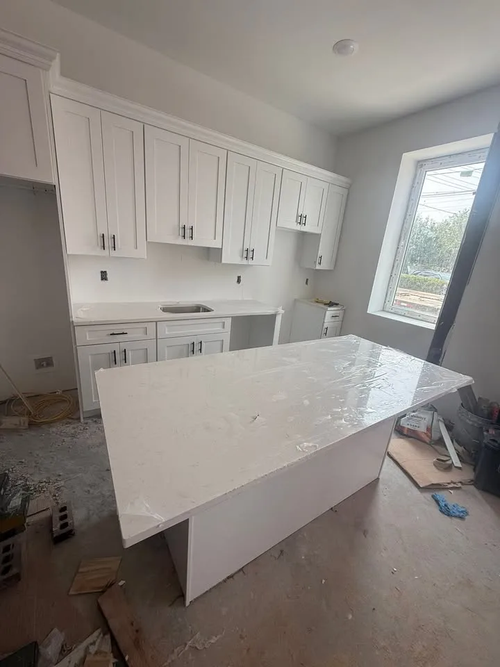 Quartz White/Calacatta Countertops image indicator(3)