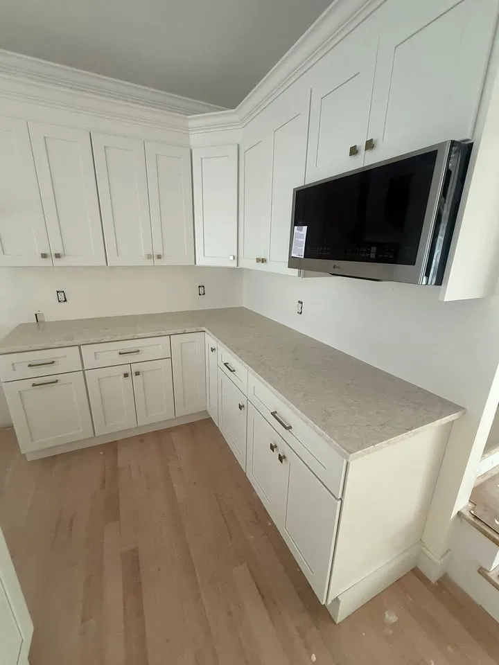 Quartz White/Calcatta Countertops image indicator(2)