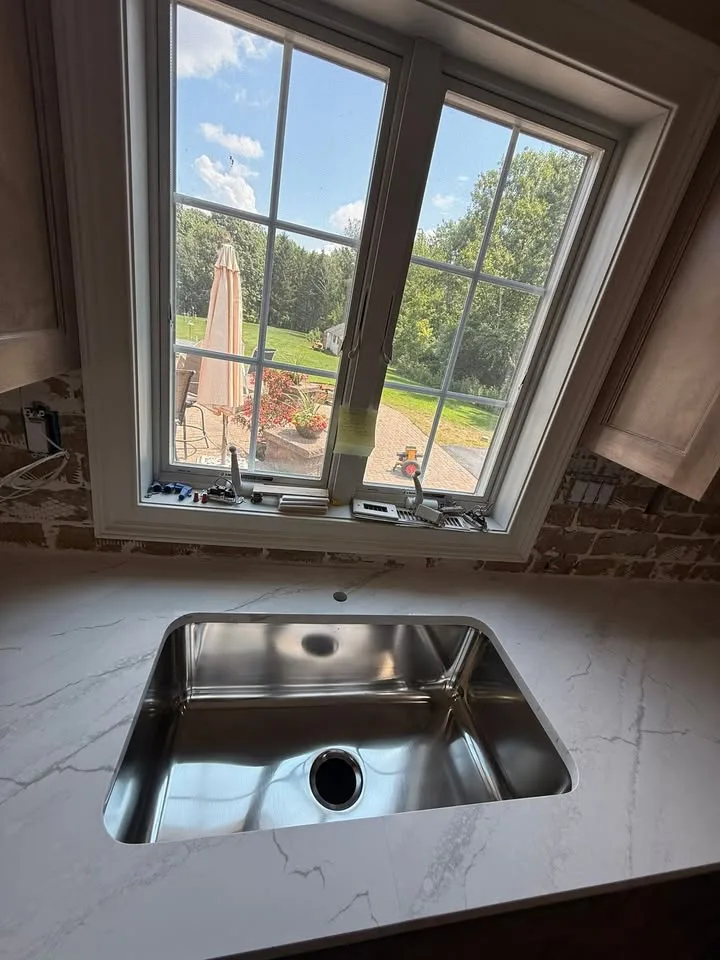 Quartz White/Calacatta Countertops image indicator(2)