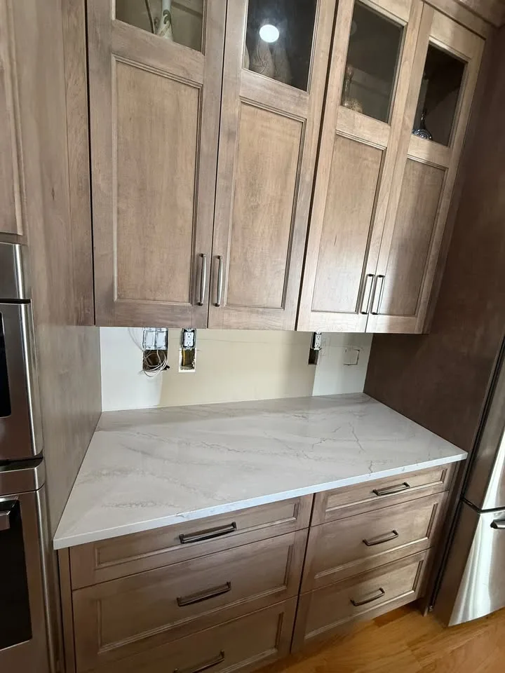 Quartz White/Calacatta Countertops image indicator(3)