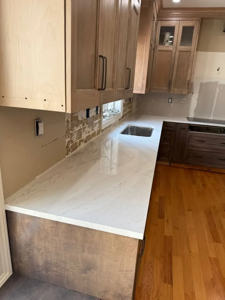 Quartz White/Calacatta Countertops image indicator(4)