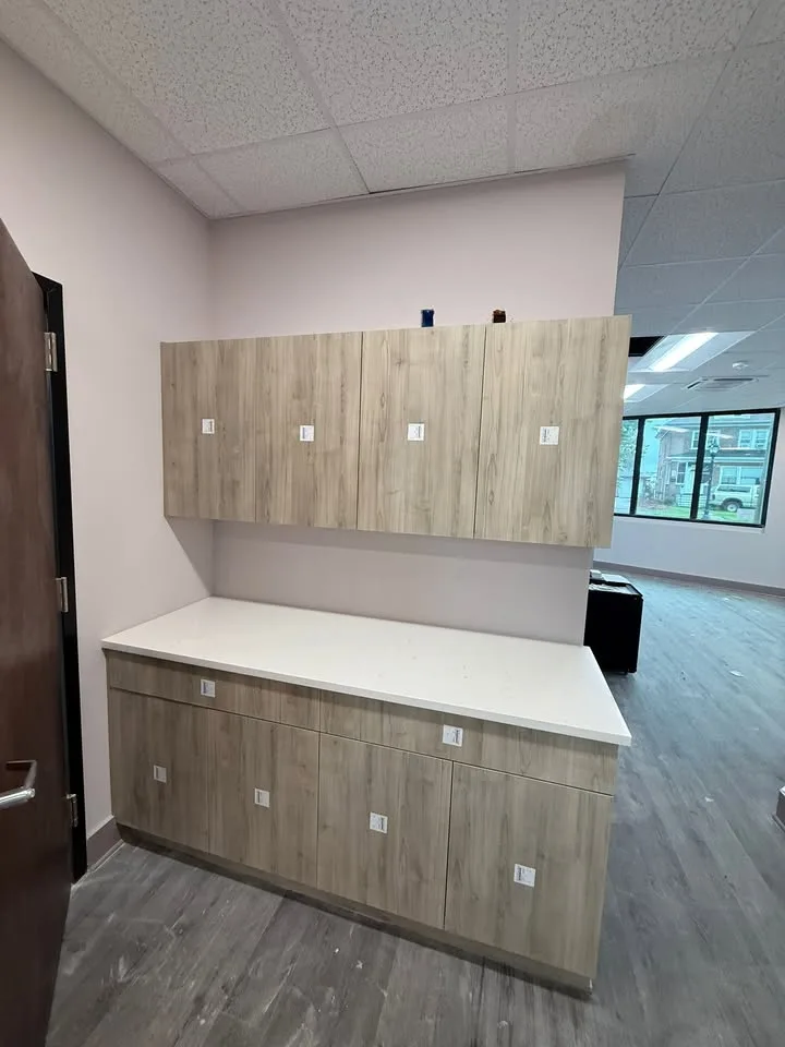 Quartz White/Calacatta Countertops image indicator(2)