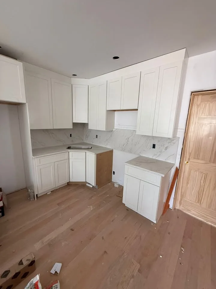 Quartz White/Calacatta Countertops image indicator(2)