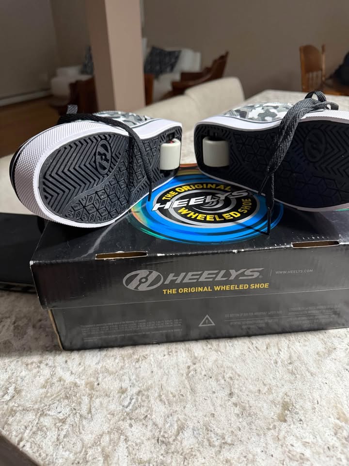 Heelys Brand new size 2 - photo 4
