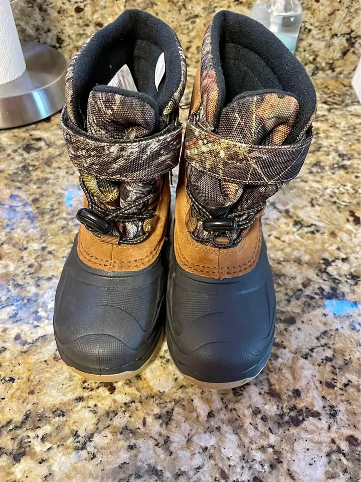Kids Winter Boots thumbnail