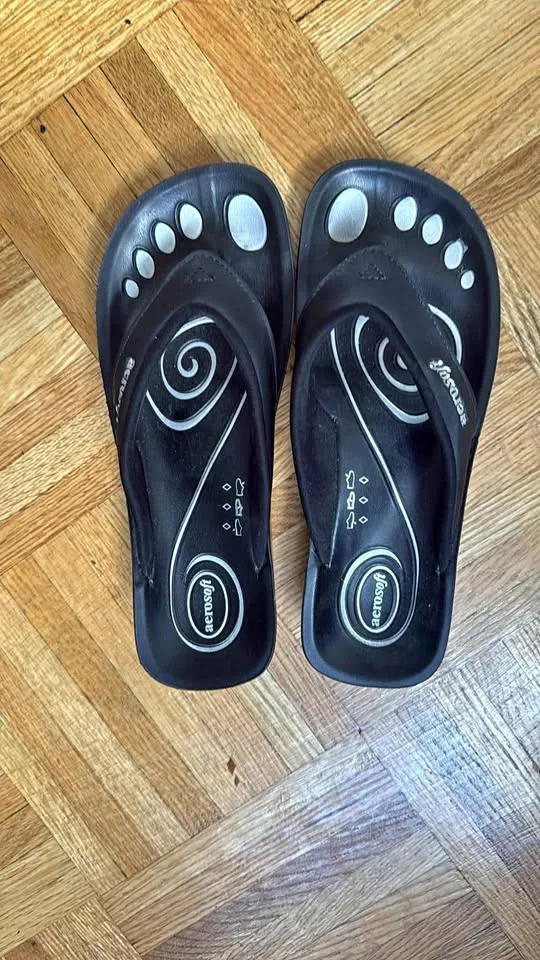 Aerosoft supportive flip flops for women thumbnail