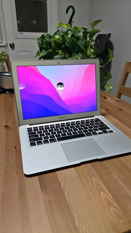MacBook Air – Super Clean thumbnail
