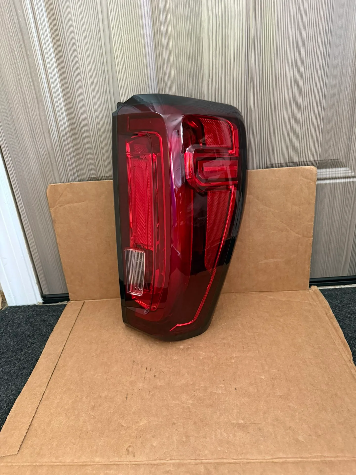 Tail Light LED for Gmc Sierra. (See all pics & description). thumbnail