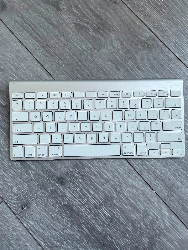 Apple Wireless Bluetooth Keyboards A1314 thumbnail