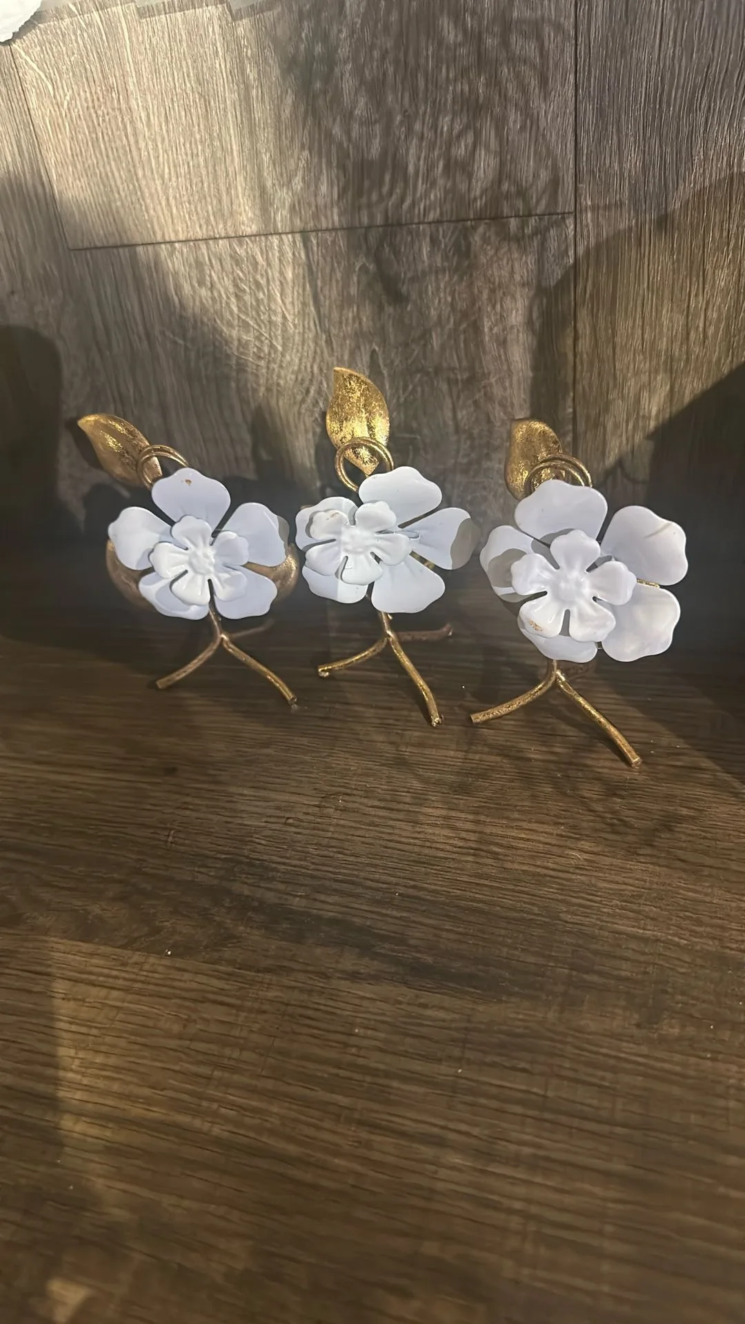 Gold White Flower Table Decor thumbnail