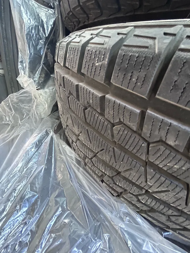 Yokohama Ice Guard Winter Tires (235/65/17) image indicator(4)