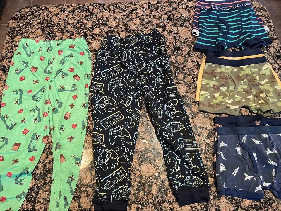 Kids 6/7 Sleepwear Set (and underwear) image indicator(2)