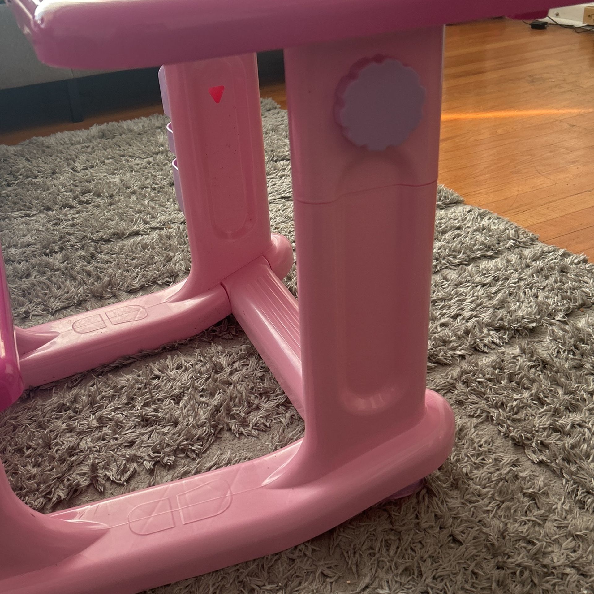 Minnie Mouse Play Desk - photo 5